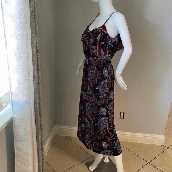 New Women’s Sleeveless Dress size 
Medium is available 
New with tags
Stretchy - Picture 8 of 9